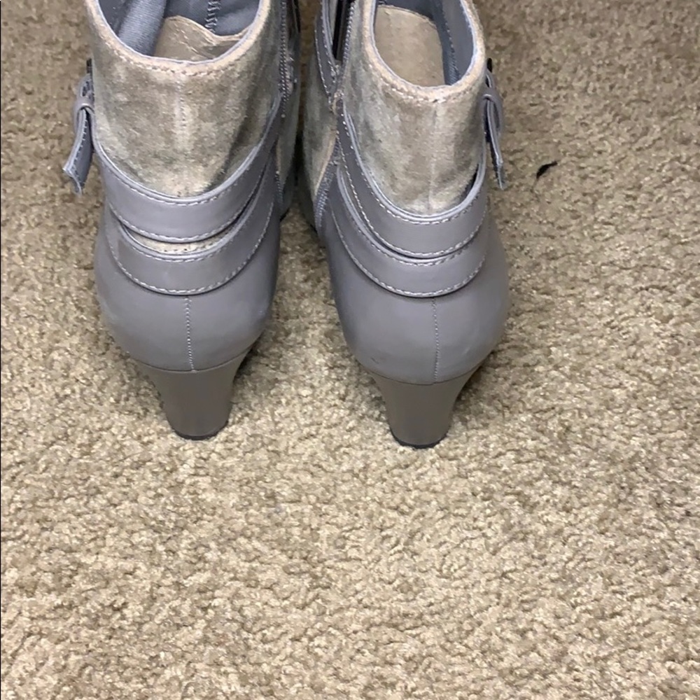 Shoes - Picture 3 of 4
